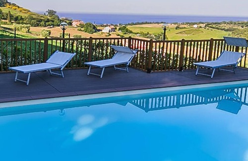 Capodarco Cottage | Country House The house of Carla-Pool and WI FI Free-TILOCALE- 3 km from the SEA