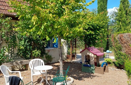 Montambert House | Country house with pool and garden in Burgundy between Loire and Morvan
