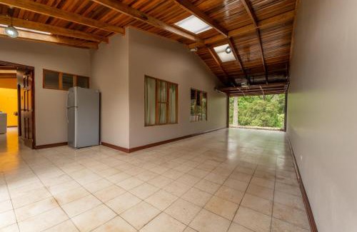 Pacayas House | Country house with unique views