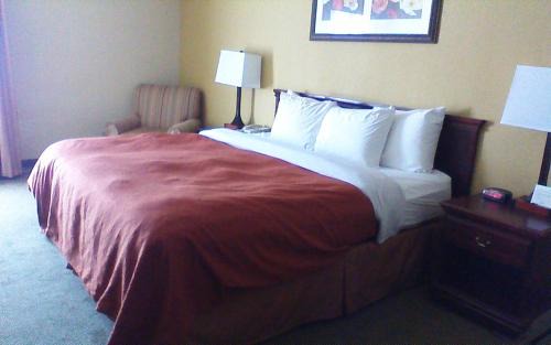 Greenfield Hotel | Country Inn & Suites by Radisson, Greenfield, IN