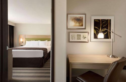 Indianola Hotel | Country Inn & Suites by Radisson, Indianola, IA