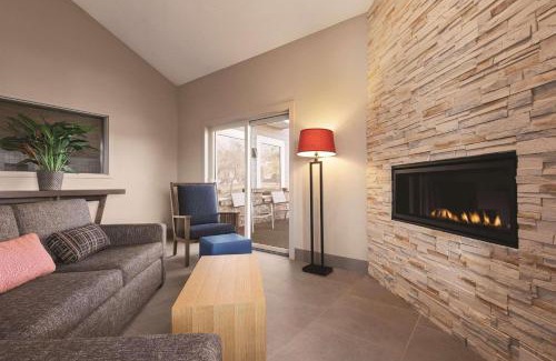 Northfield Hotel | Country Inn & Suites by Radisson, Northfield, MN