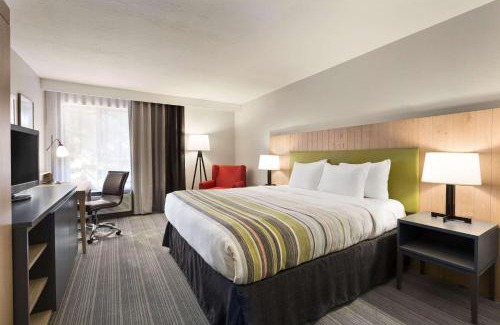Swiss Manor Hotel | Country Inn & Suites by Radisson, Flagstaff, AZ