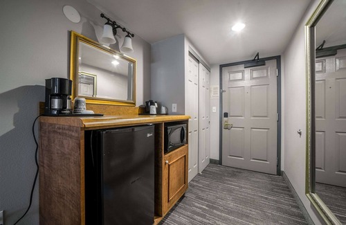 Ontario Hotel | Country Inn & Suites by Radisson, Ontario at Ontario Mills, CA