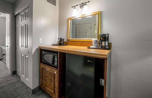 Ontario Hotel | Country Inn & Suites by Radisson, Ontario at Ontario Mills, CA