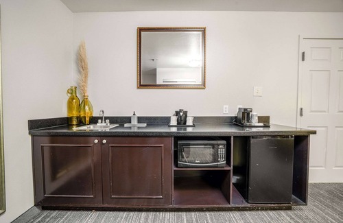 Ontario Hotel | Country Inn & Suites by Radisson, Ontario at Ontario Mills, CA