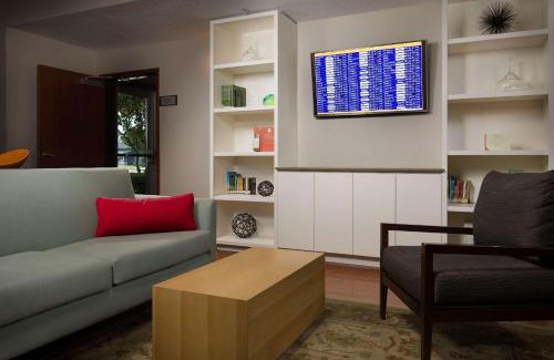 Portland Hotel | Country Inn & Suites by Radisson, Portland International Airport, OR