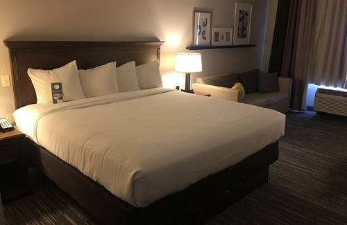 Grand Rapids Hotel | Country Inn & Suites by Radisson, Grand Rapids East, MI