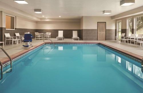 Southport Hotel | Country Inn & Suites by Radisson, Indianapolis South, IN