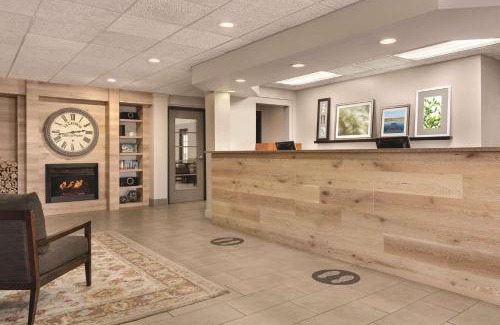 Gypsum Hotel | Country Inn & Suites by Radisson, Port Clinton, OH