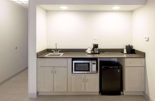 Tinley Park Hotel | Country Inn & Suites by Radisson, Tinley Park, IL