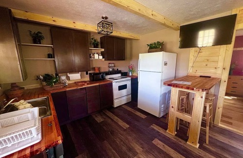 Petersburg Cabin | Country Living Cabin is located outside city limits in Petersburg, West Virginia
