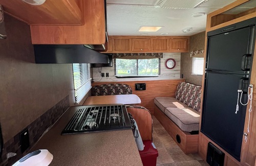 Fort Meade House | Country Living RV in a Small Town Setting