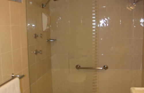 Crestwood Hotel | Country Plaza Queanbeyan