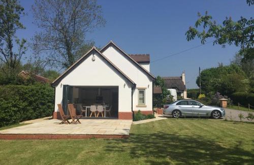 Pershore Villa | Country Retreat near Golf, Cotswolds, Stratford-Upon-Avon and Worcester