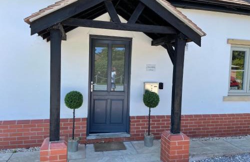 Pershore Villa | Country Retreat near Golf, Cotswolds, Stratford-Upon-Avon and Worcester