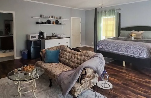 Summerville House | Country retreat with separate studio apartment, large seasonal pool, and hot tub