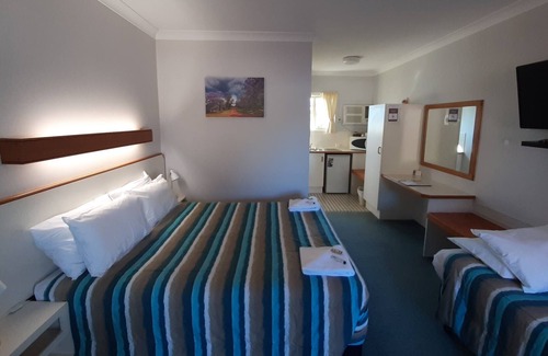 Warwick Hotel | Country Rose Motel Warwick