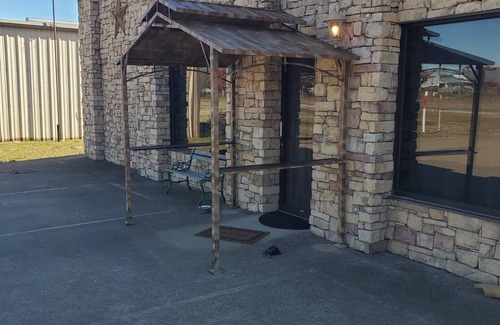 Quitman Apartment | Country Sportsman/woman Apt A