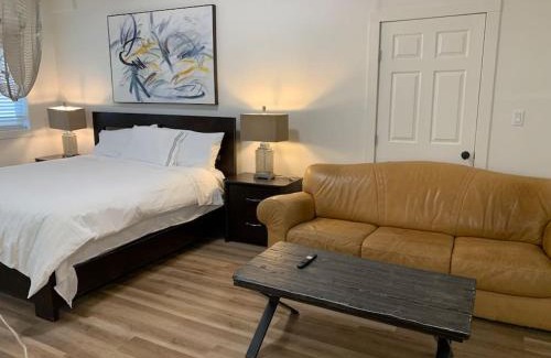 Port Alberni Apartment | Country studio pet friendly