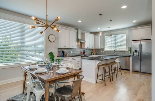South Nashville House | Country Thunder - Private Balcony - 5 min walk to Geodis Park