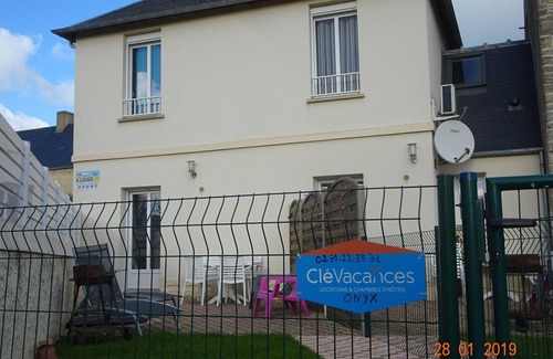 Saint-Come-de-Fresne House | Country village house located 500 meters from the sandy beach