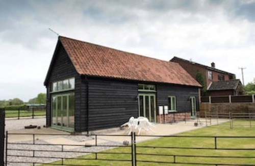 Chedgrave House | Country Views peaceful location in superb setting close to the Norfolk Broads