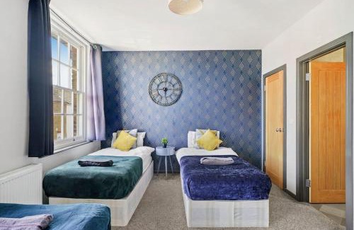 Gillingham Apartment | Countryman Cottage - Hot Tub - 65 Inch TV
