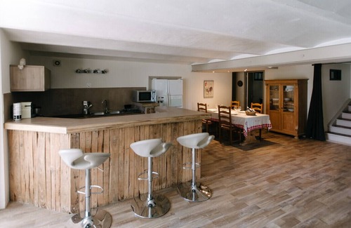 L'Isle-sur-la-Sorgue Apartment | "Countryside Escape: Charm and Serenity in Isle-sur-la-Sorgue"