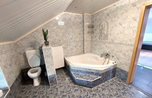 Dobrova-Polhov Gradec Apartment | Countryside Two Bedroom Apartment near Horjul