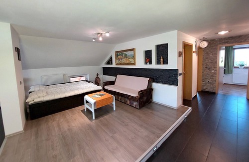 Dobrova-Polhov Gradec Apartment | Countryside Two Bedroom Apartment near Horjul