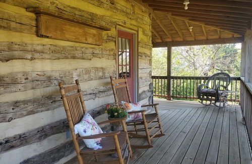 Middletown Cabin | Countryside Cabin with Mountain Views near Surreybrooke Gardens