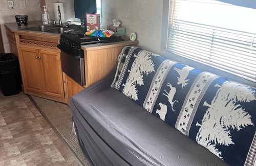 Allenton House | Countryside Camper between Capac & Imlay City!
