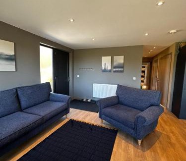Glasgow Apartment | Countryside Chalet near Glasgow