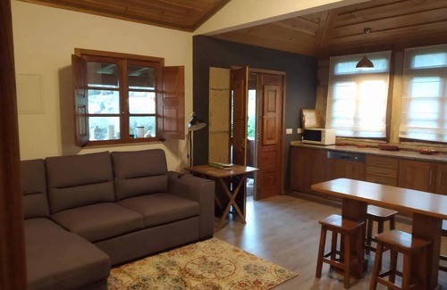 Gondufe Cottage | Countryside Cottage with Private Terrace