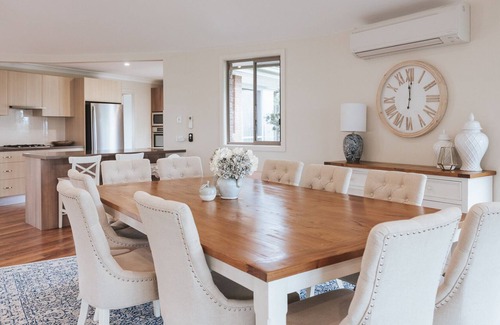 Mount Frome House | Countryside Escape with Stunning Views and Pool
