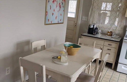 New Lebanon Cottage | Countryside Home: Rose Cottagenn