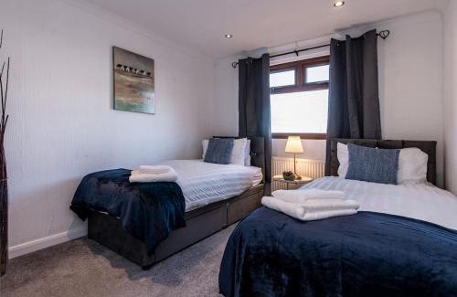 Barrow-on-Trent Apartment | Countryside log cabin with HOT TUB!