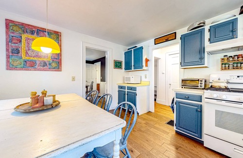 Sunderland House | Countryside mountain-view retreat with screened-in porch, near skiing & golf