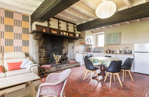 Orval Cottage | Countryside Retreat w/Terrace, BBQ & Modern Amenities in Orval sur Sienne