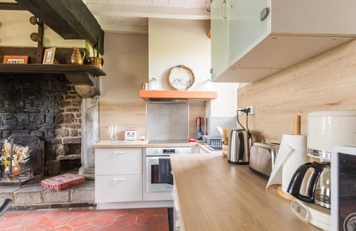 Orval Cottage | Countryside Retreat w/Terrace, BBQ & Modern Amenities in Orval sur Sienne