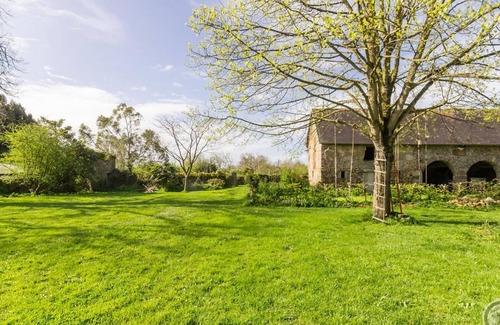 Orval Cottage | Countryside Retreat w/Terrace, BBQ & Modern Amenities in Orval sur Sienne