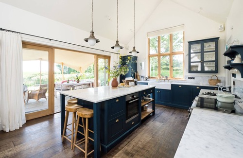 Clyro House | Countryside retreat, accommodating 8 guests, the perfect tranquil escape for both people and pets.