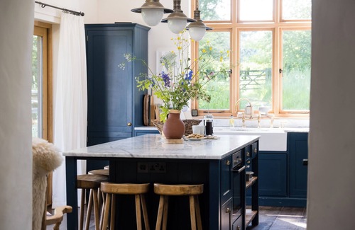 Clyro House | Countryside retreat, accommodating 8 guests, the perfect tranquil escape for both people and pets.