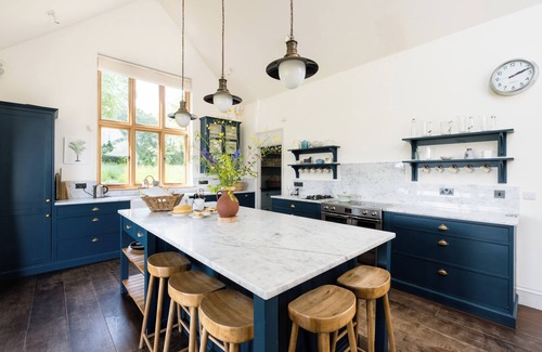 Clyro House | Countryside retreat, accommodating 8 guests, the perfect tranquil escape for both people and pets.