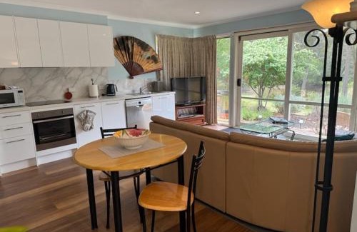 Hepburn Apartment | Countryside Retreat romantic tranquil native wildlife township Hepburn - Daylesford