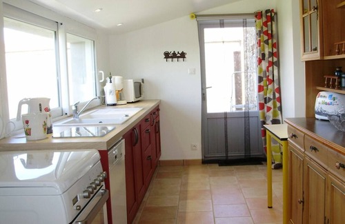 Vaire Cottage | Countryside Retreat with Private Pond and Terrace