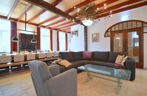 Rekken House | Countryside Villa with Games
