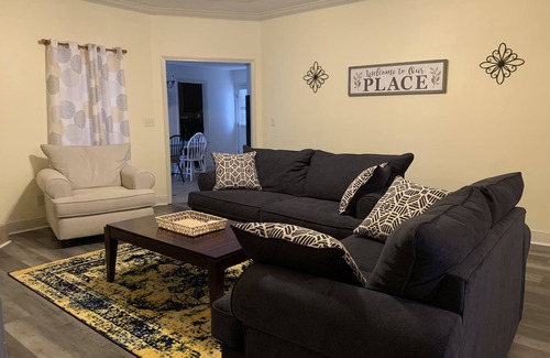 Prattville House | County Road, Country Setting, Close to Everything!