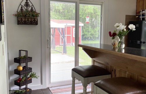 Prathersville House | County Roads Take Me Home to My Happy Place. EXTENDED STAY DISCOUNTS!